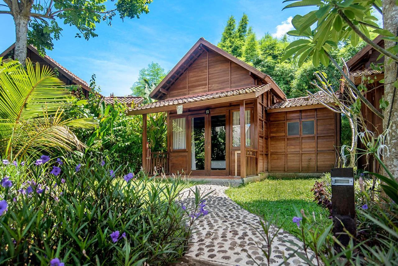 The Kirana Ungasan Villa Jimbaran Buitenkant foto